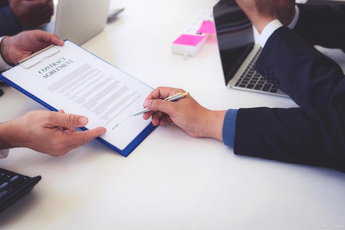 “服务合约”还是“雇佣合约”？